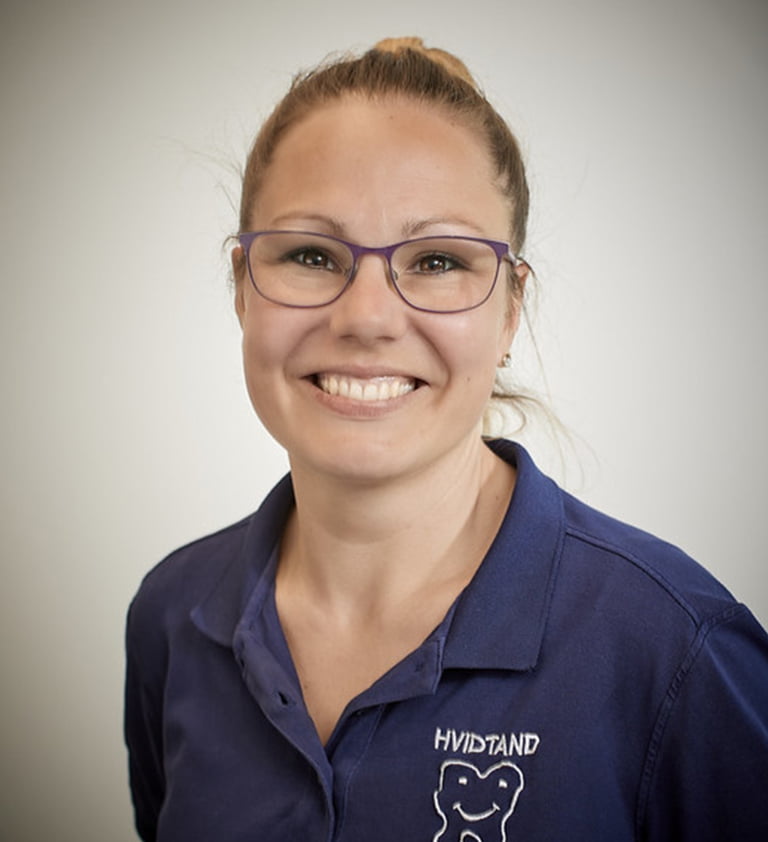 Naya — Klinikassistent hos Hvidtand
